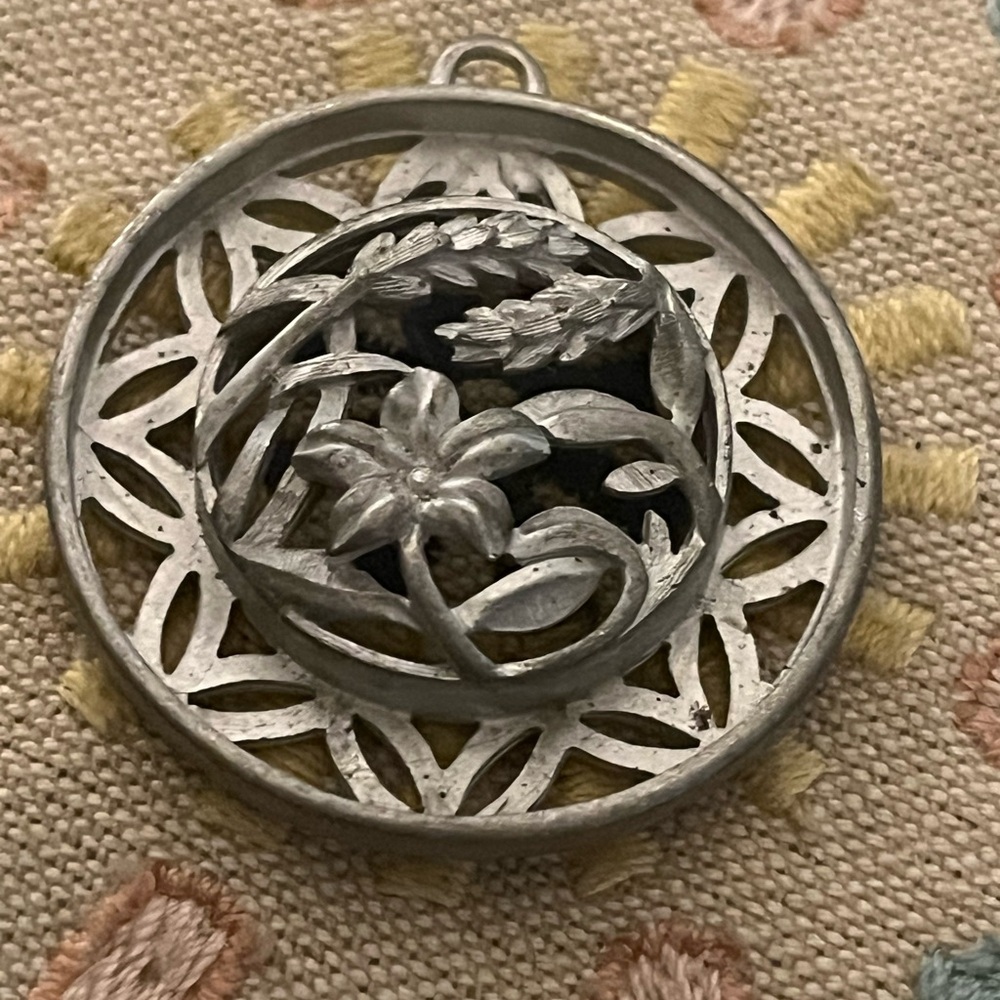 VINTAGE RARE MONET PENDANT - Picture 4 of 4